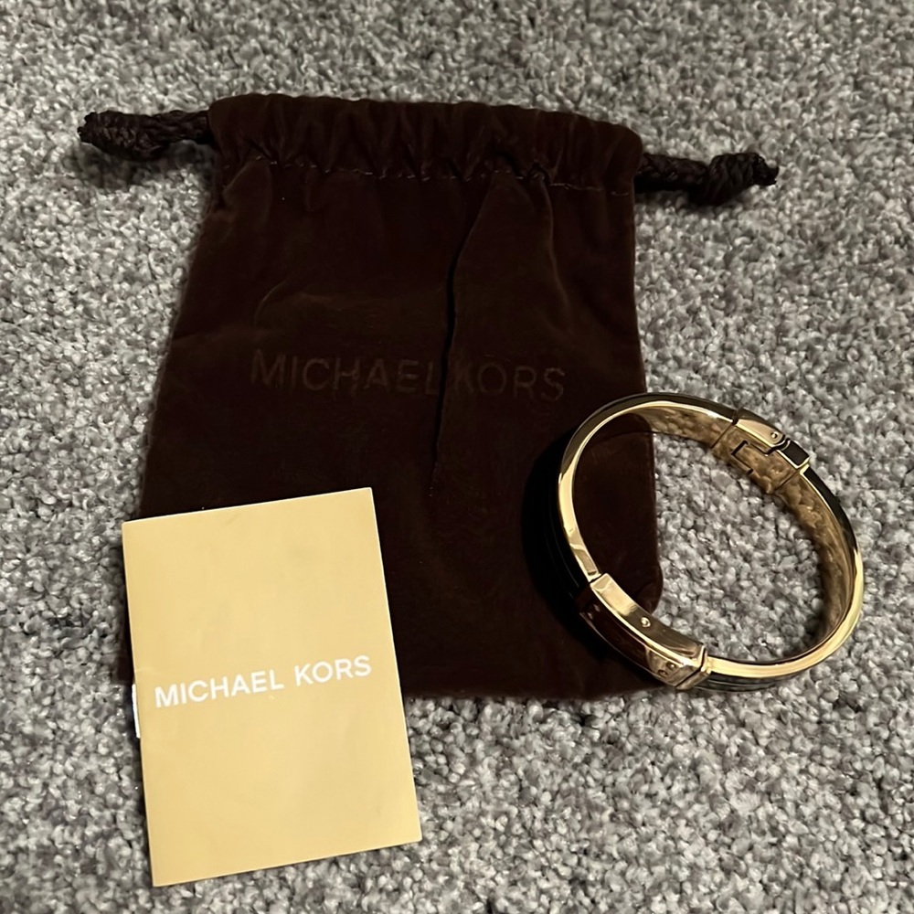 This is a like new Michael Kors bracelet.